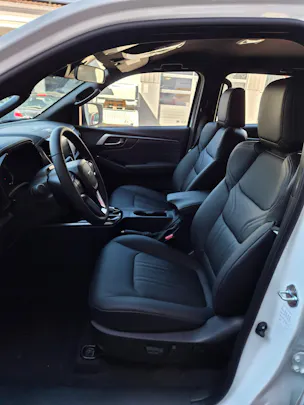ISUZU 2.2Di AT Crew Prestige
