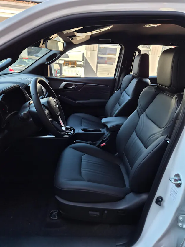 ISUZU 2.2Di AT Crew Prestige