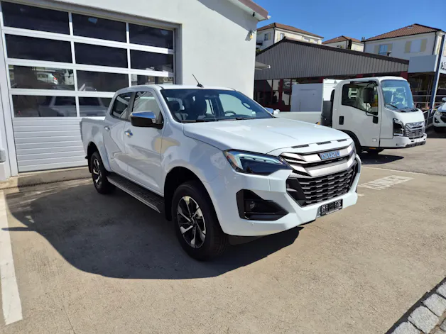 ISUZU 2.2Di AT Crew Prestige