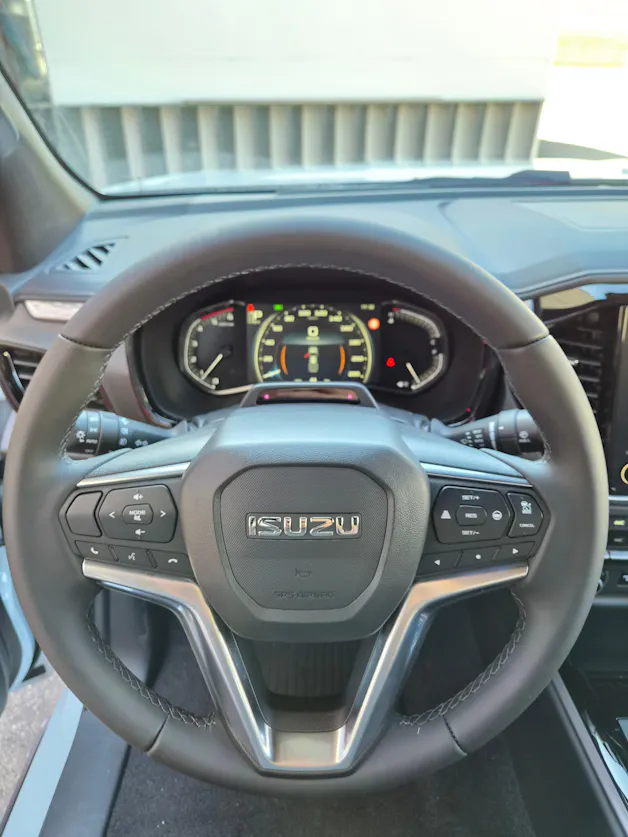 ISUZU 2.2Di AT Crew Prestige