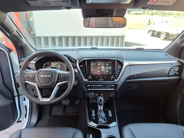ISUZU 2.2Di AT Crew Prestige