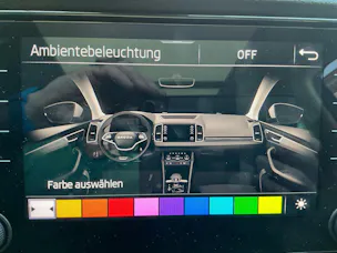 SKODA Karoq Tour 4x4 ***360° KAMERA UND PANORAMADACH ***