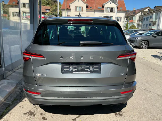 SKODA Karoq Tour 4x4 ***360° KAMERA UND PANORAMADACH ***