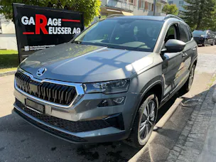 SKODA Karoq Tour 4x4 ***360° KAMERA UND PANORAMADACH ***