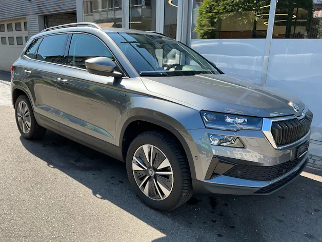 SKODA Karoq Tour 4x4 ***360° KAMERA UND PANORAMADACH ***
