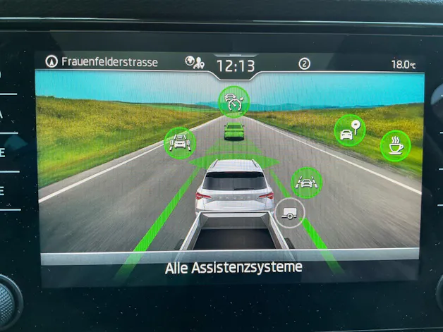SKODA Karoq Tour 4x4 ***360° KAMERA UND PANORAMADACH ***