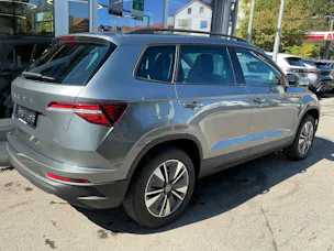 SKODA Karoq Tour 4x4 ***360° KAMERA UND PANORAMADACH ***