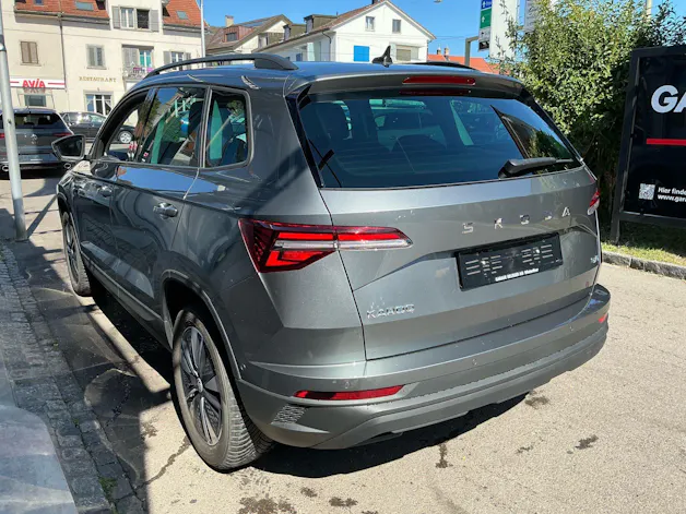 SKODA Karoq Tour 4x4 ***360° KAMERA UND PANORAMADACH ***
