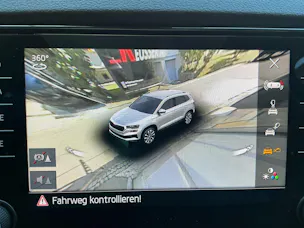 SKODA Karoq Tour 4x4 ***360° KAMERA UND PANORAMADACH ***