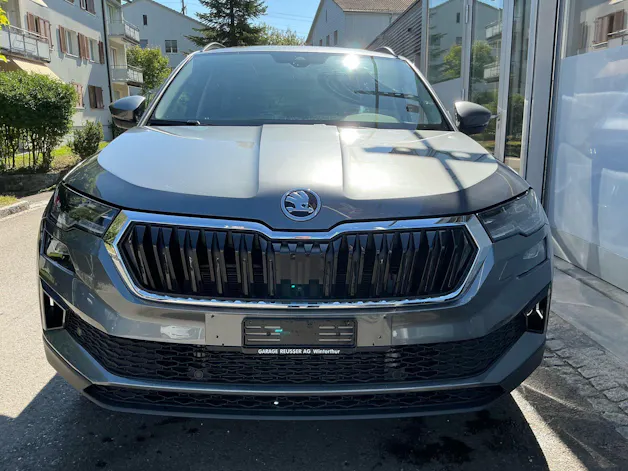 SKODA Karoq Tour 4x4 ***360° KAMERA UND PANORAMADACH ***