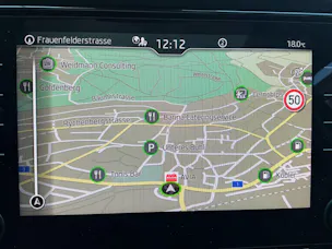 SKODA Karoq Tour 4x4 ***360° KAMERA UND PANORAMADACH ***