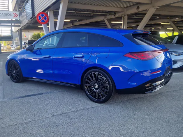 MERCEDES-BENZ CLA Shooting Brake 220 4Matic 8G-DCT