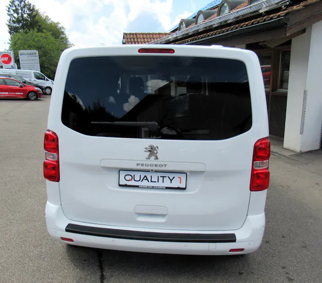 PEUGEOT Traveller 2.0 BlueHDi Business Standard EAT8