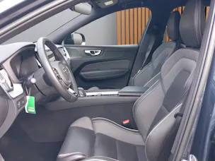 VOLVO XC60 2.0 B5 MH R-Design AWD