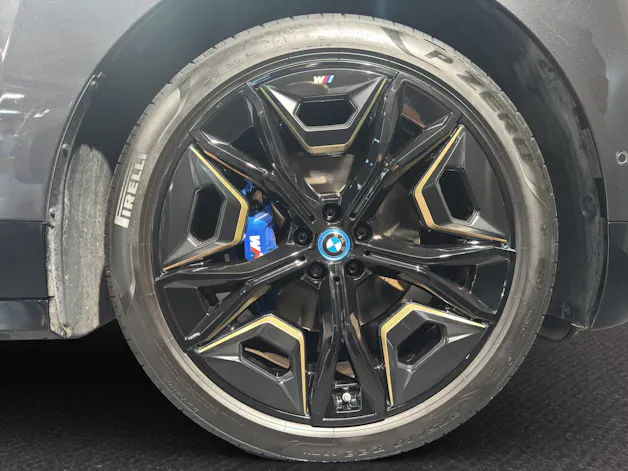 BMW iX M60