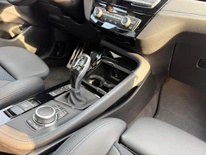 https://vehicle.imgix.net/4473027/633a2da5-d357-4c13-9881-15bf4756c1d9.jpg