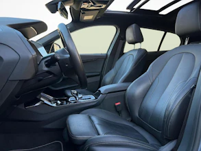 https://vehicle.imgix.net/4473124/c9de0983-d936-4e19-8ebd-312172ff7646.jpg