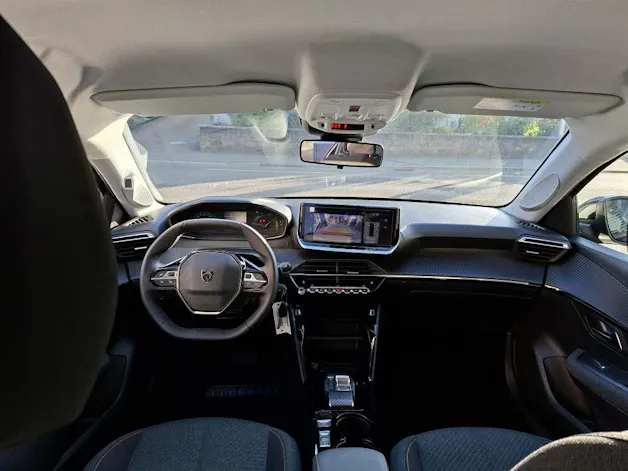 PEUGEOT 208 1.2 Hybrid Business