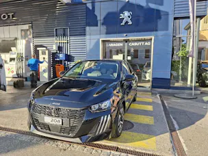 PEUGEOT 208 1.2 Hybrid Business