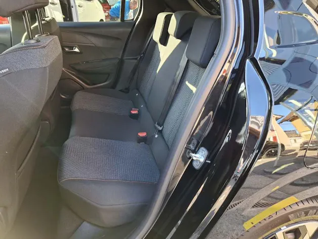 PEUGEOT 208 1.2 Hybrid Business