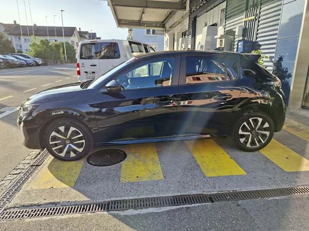 PEUGEOT 208 1.2 Hybrid Business