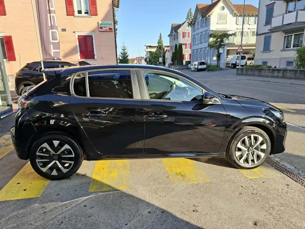 PEUGEOT 208 1.2 Hybrid Business