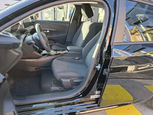 PEUGEOT 208 1.2 Hybrid Business