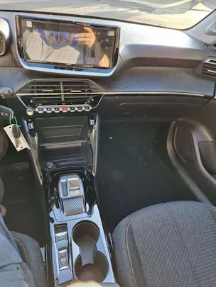 PEUGEOT 208 1.2 Hybrid Business
