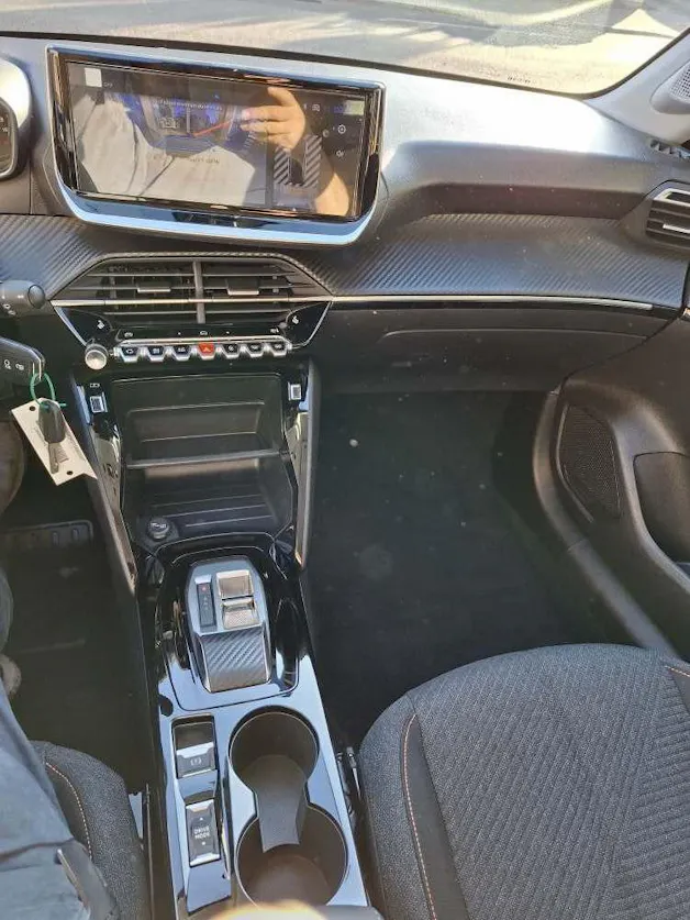 PEUGEOT 208 1.2 Hybrid Business