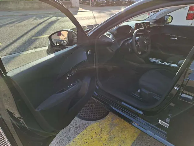 PEUGEOT 208 1.2 Hybrid Business