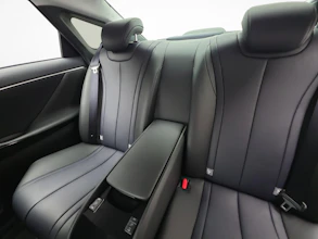 https://vehicle.imgix.net/4473284/cbef817b-d67e-45c5-9b60-8c4be3ce5979.jpg