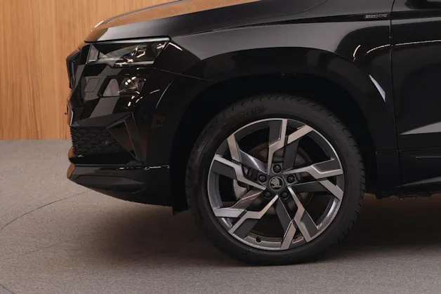 SKODA Karoq 2.0 TSI SportLine 4x4 DSG 190PS *inkl. AHK*