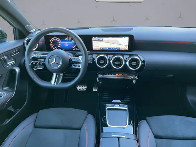 MERCEDES-BENZ A 220 AMG Line 4Matic
