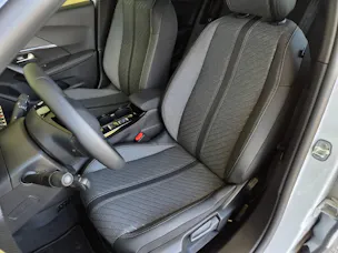 PEUGEOT 2008 e-Allure 156cv - garantie 8 ans