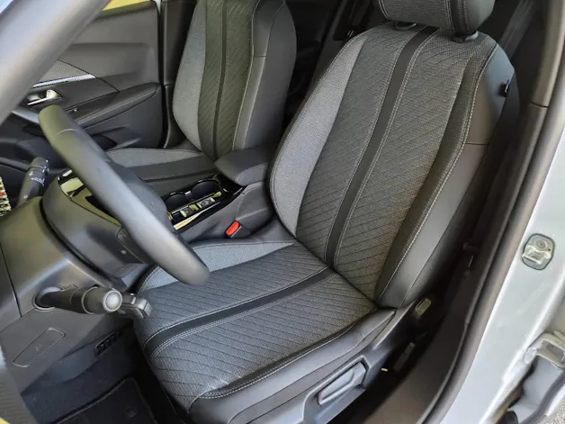 PEUGEOT 2008 e-Allure 156cv - garantie 8 ans
