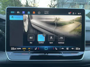 VW Golf VIII Variant 1.5 eTSI R-Line DSG*AHK*Keyless*Klima*Navi*Rückfahrkamera*