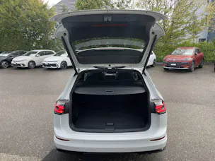 VW Golf VIII Variant 1.5 eTSI R-Line DSG*AHK*Keyless*Klima*Navi*Rückfahrkamera*