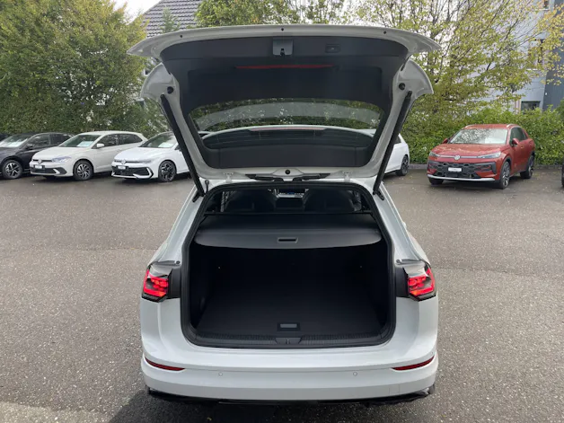 VW Golf VIII Variant 1.5 eTSI R-Line DSG