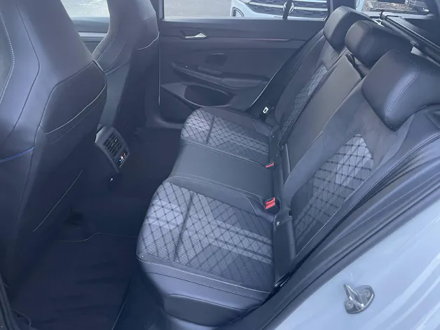 VW Golf VIII Variant 1.5 eTSI R-Line DSG
