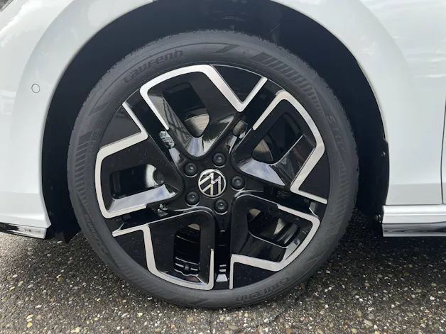 VW Golf VIII Variant 1.5 eTSI R-Line DSG
