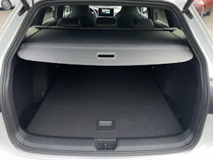 VW Golf VIII Variant 1.5 eTSI R-Line DSG*AHK*Keyless*Klima*Navi*Rückfahrkamera*