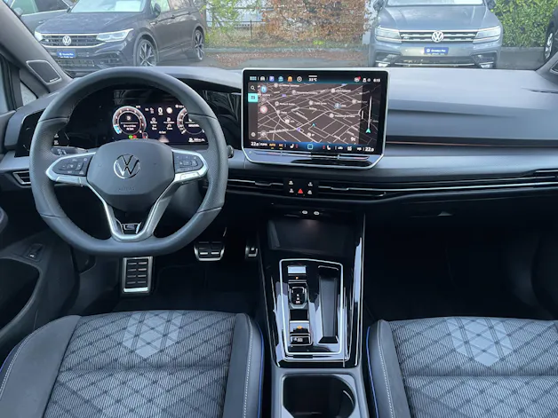 VW Golf VIII Variant 1.5 eTSI R-Line DSG