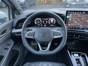 VW Golf VIII Variant 1.5 eTSI R-Line DSG*AHK*Keyless*Klima*Navi*Rückfahrkamera*