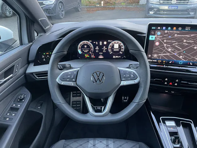 VW Golf VIII Variant 1.5 eTSI R-Line DSG