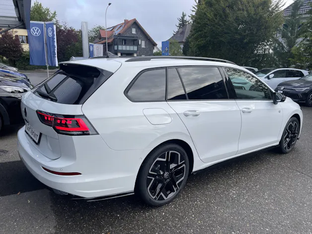 VW Golf VIII Variant 1.5 eTSI R-Line DSG