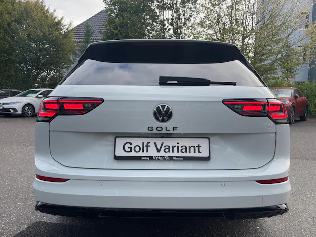 VW Golf VIII Variant 1.5 eTSI R-Line DSG