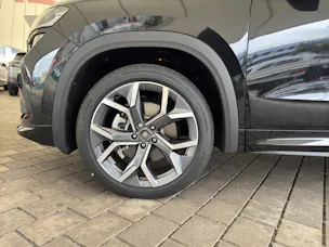SKODA Kodiaq 2.0 TDI SportLine 4x4 7-Plätzer 193PS *inkl. AHK.*