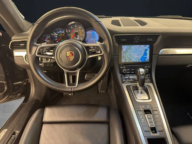 PORSCHE 911 Carrera 4S