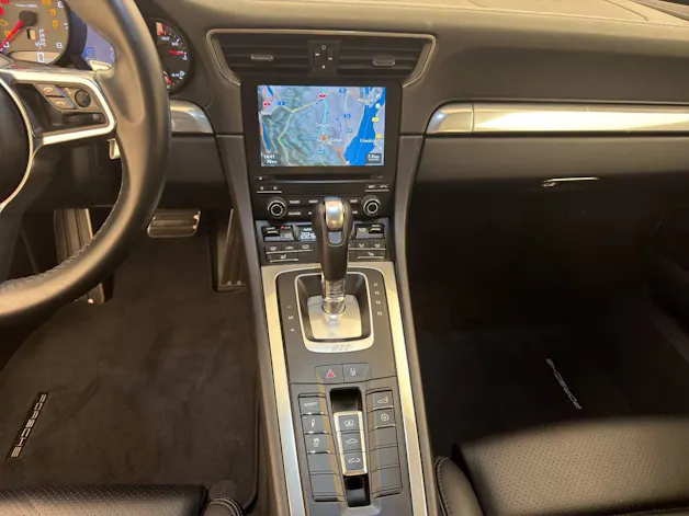 PORSCHE 911 Carrera 4S