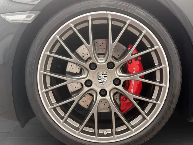 PORSCHE 911 Carrera 4S